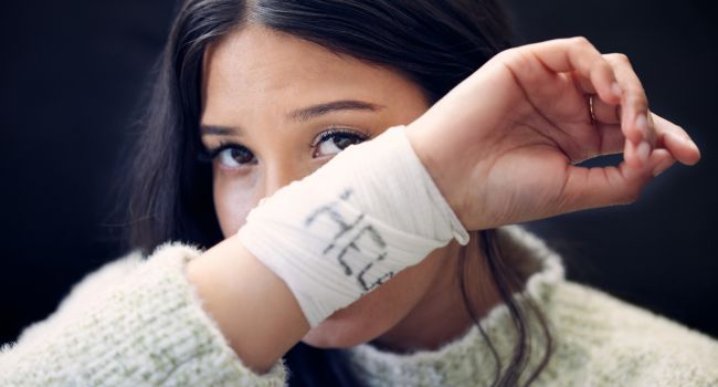 Teen Cutting