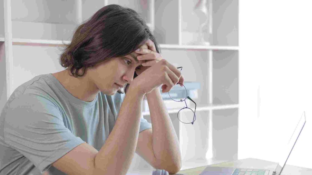 an image of a teen with insomnia